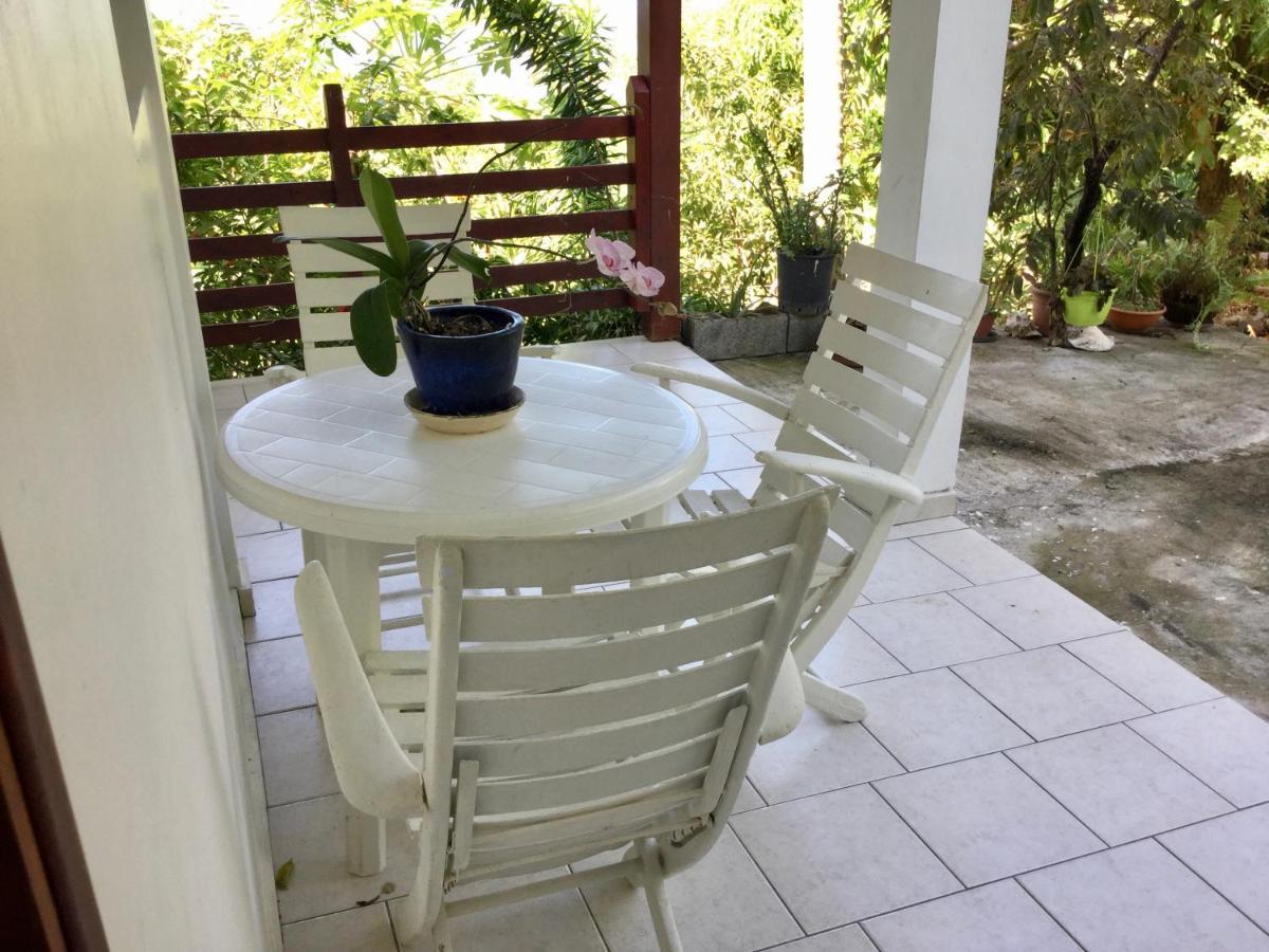 Villa chez Jocelyne prés des sources chaudes à Bouillante Extérieur photo
